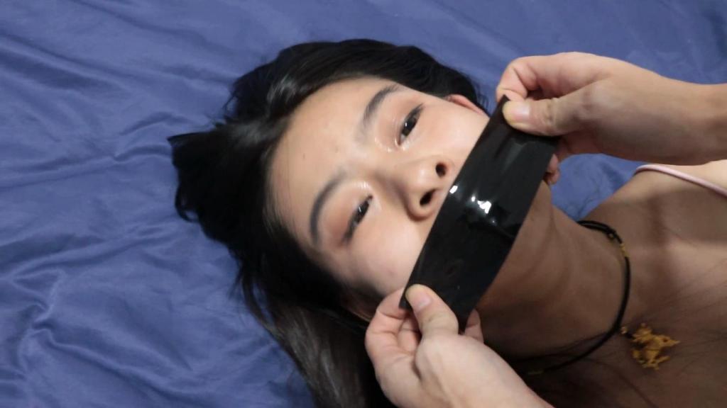 小心前男友 早年在德意客定制的作品<br>模特（凉兮）<br>剧情一：凉兮因为背叛了自己的男友，而被男友控制并用胶带粘住面部窒息。<br>剧情二：凉兮的前男友因为缺钱来找她借钱，凉兮没有答应，她的前男友因为<br>一时冲动而酿下大错。
