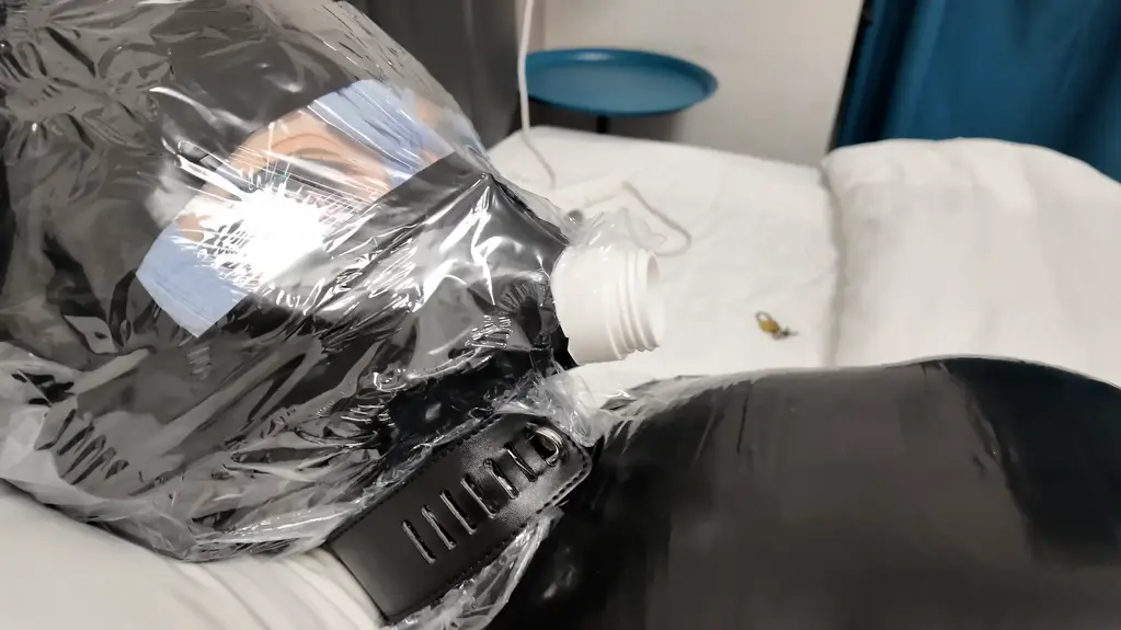 April Video Update V1 被胶带全包的男娘烧鸡娃娃~，头壳也被套上了热缩袋子和黑色胶带，只留下了一个呼吸口供给氧气<br>双手也被胶带缠绕成了球状，仅剩的视窗也被彻底封上，完全无法自行解开热缩袋呢~，被主人盖上呼吸口后只能无助的感受着震动棒的刺激与呼吸制御的快感~，已经完全物化成一个只会喘气的窒息肉玩具了哦~<br>#着ぐるみ#全身タイツ#フェティッシュ  #マスク  #ふたなり  #ラバードール  #レザー  #テープ  #呼吸コントロール  #アニメ顔<br>#kigurumi#zentai#fetish#mask#futanari#rubberdoll#leather#tape#breathe control#animego<br>#娃娃#伪娘#震动棒#呼吸抑制#塑料袋#木乃伊全包#胶带<br><span style='color:#b0b0b0;'>[隐藏文字，购买后可见]</span><br>