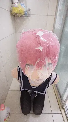 No.137 湿身KIG黑丝水手服，热缩袋呼吸抑制 No.137 湿身KIG黑丝水手服，热缩袋呼吸抑制<br><br>这里是Haku's Lab!<br>Haku在妖狐吧唯一正版的频道~<br><br>用热缩袋防水的同时呼吸抑制！<br>没有什么比水润光泽的黑丝更棒的!<br>最后直接GC在皮里啦~<br><br>片長：23分55秒