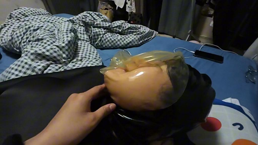 第一视角玩弄骚狗控制hx 第一次尝试录制第一视角，跟随主人来玩弄贱狗吧，强g，按摩棒，指入，丝袜真空上阵，<span style='color:#b0b0b0;'>[隐藏文字，购买后可见]</span>