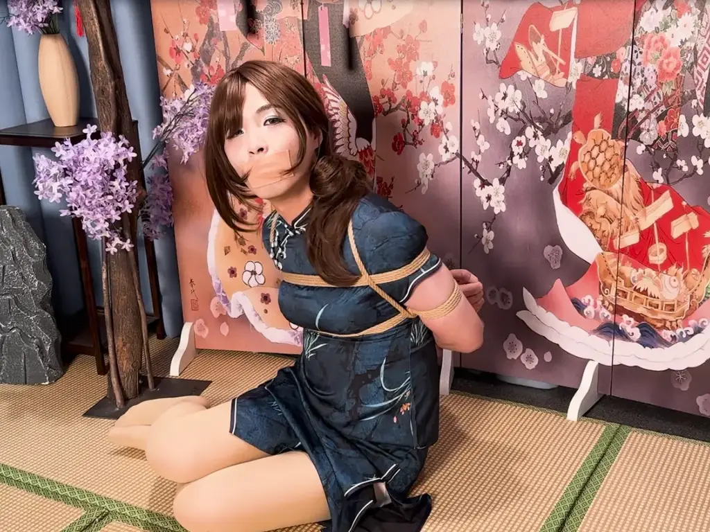 「伪娘小清」旗袍丝袜小男娘被捆绑堵嘴调教，最后绑上了驷马... 我是清酱，是一个爱穿丝袜的小男娘~<br>喜欢本小男娘的视频的可以私信哦，接定拍照片、视频~江浙沪可约拍；纯绿色不玩重口的哦不喜勿扰谢谢理解。<br>在线视频清晰度比较差，推荐网盘下载原片~<br>Q<span style='color:#b0b0b0;'>[隐藏文字，购买后可见]</span><br>百度云密码<span style='color:#b0b0b0;'>[隐藏文字，购买后可见]</span><br>