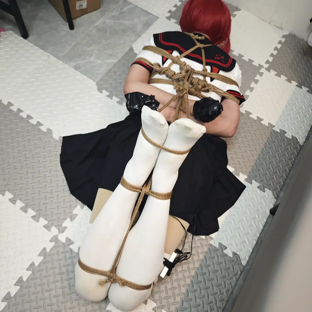 【追风】小男娘驷马紧缚+高档位电击调教+挠脚心 游戏入口  广州 天河 ，交流技术或者有问题反馈， 加 Q 744324232<br>驷马紧缚放置 双脚TK 加上郊狼高强度电力 小M在地上无助的挣扎扭动  直到筋疲力尽~~~