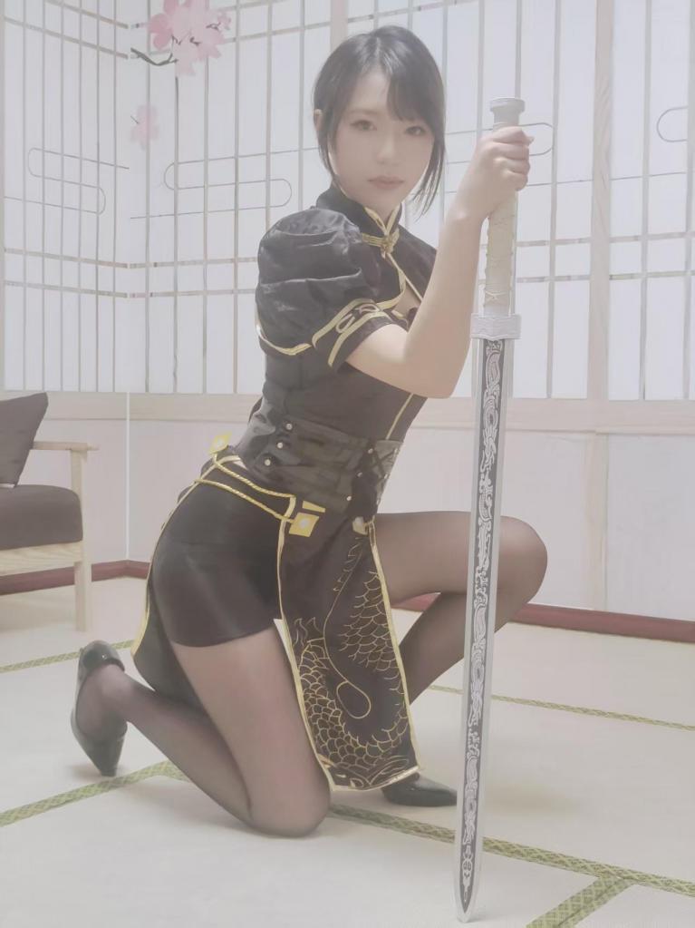 秦韵绳屋 cos宁红叶的小姐姐（锦瑟微凉赞助） 本片为袅袅COS处女作，感谢锦瑟微凉赞助的服装，丝袜，和对袅袅的喜爱，袅袅让我转达对你的谢意，她会努力塑造更多的悲情人物（被缚）和牛逼人物（缚手），感谢大家的长期喜欢。本片结尾有小彩蛋，记得观看哦...<br>本片经过模特知情同意进行拍摄，无任何真实暴力发生。<br>秦韵绳屋祝大家：马年行大运，发大财。<br>业务QQ：1937963514，可接定拍，约拍，线下体验，欢迎骚扰。<br>解压密码：qinyun