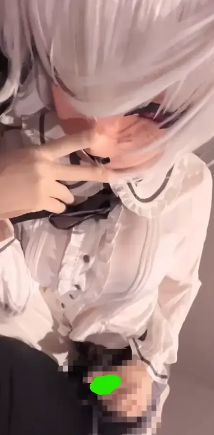 NO.453 いちゃいちゃキス手コキ+NO.454 チン嗅ぎフェラ 素体娃娃身着肉色全包紧身衣并头套全包裹白毛魅魔头壳，在酒店床上和主人亲昵欢愉。玩偶透过头壳的嘴部伸出粉嫩舌头和主人疯狂舌吻，另一只手摸摸主人的棒棒并送到嘴边,让棒棒感受人偶呼出的湿热气息...主人的棒棒好像变得更硬了...<br>The vegetarian doll is dressed in a flesh colored all inclusive tight fitting suit and a white haired demon head shell, intimately and joyfully embracing its owner on the hotel bed. The doll extends its pink tongue through the mouth of its head shell and passionately kisses its owner with its tongue. Its other hand touches the owner's stick and brings it to its mouth, allowing the stick to feel the hot and humid breath exhaled by the doll The master's stick seems to have become harder ..<br>素体の人形は肉色の全身タイツを着て、頭のセットは白毛の魅魔頭殻を包み、ホテルのベッドで主人と親しく楽しんでいる。人形は頭の殻の口を通して粉々な舌と主人の狂った舌のキスを出して、もう一方の手は主人の棒に触れて口の端に届けて、棒に人形の吐く湿熱の息吹を感じさせます。..主人の棒はもっと硬くなったようだ。..<br>#kigurumi#kig#zentai#fetish#mask#doll#futanari#masturbation#full head hood#encasement<br>#玩偶装#全包紧身衣#恋物#面具#人偶#全身连体衣#扶他#扶她#伪娘#小男娘#全包头套#皮物#皮モノ#皮の物<br>#キグルミ#全身スーツ#フェティッシュ#マスク#ドール#着ぐるみ#全身タイツ##デンマ#才ナ二—#ゼンタイ#ふたなり#全頭マスク<br>#JK女高水手服#JK sailor suit#セーラー服#雌小鬼#miku_scratch#miku-scratch#miku scratch#succubus<br><span style='color:#b0b0b0;'>[隐藏文字，购买后可见]</span>