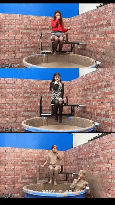 Muddunk Episode 60 Jaz Vs Kayleigh 【中文湿身系列】今天是Jaz Vs新来的女孩Kayleigh，她们正在玩Plinko，她们必须在障碍板上放下计数器，如果失败了，她们必须被灌到泥里，所以问题是，谁被灌最多？It's Jaz Vs new girl Kayleigh today, They are playing Plinko, they have to drop counters down a slalom board, if they hit the fail, they have to get dunked into the mud, so the question is, who gets dunked the most?