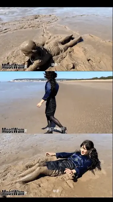 Jaz And Mud Are An Amazing Combination 【中文湿身系列】贾兹穿着一套缎面衬衫、闪亮的马油袜和高跟鞋在海滩里。Jaz in in the mud wearing a very shiny office outfit. A satin shirt, PVC skirt, shiny tights and heels.