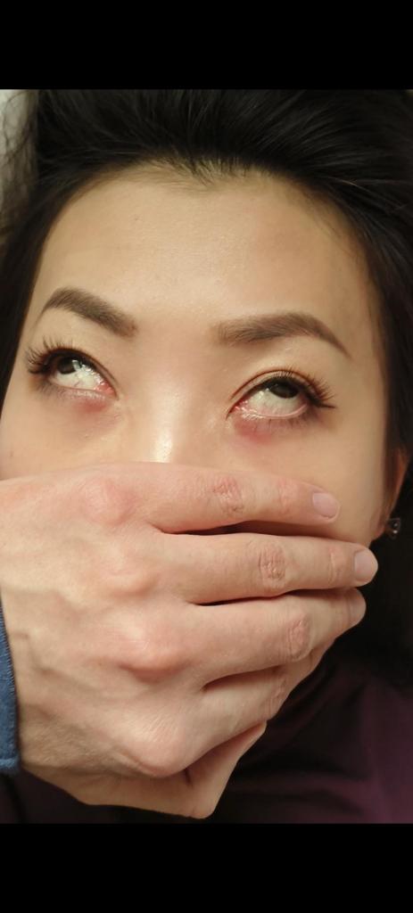 【第一人称视角入室迷晕玩弄诺米】反复捂晕翻白眼|制服|肉丝|抚摸蹂躏 本工作室长期招聘女演员模特、女m，欢迎有兴趣的同好前来了解。<br>压缩包无密码，两次解压后即可观看，勿在线解压和观看。(仅需赞助100钻石即可任意观看本工作室所有视频，感谢支持！)