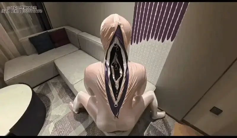 【狸猫】女M七层zentai全包上锁多层摆放物化，人偶强制定格，一个人物化在房间，放置游戏 狸猫工作室坐标长春，准备众筹工作室，接定拍,线下，胶带全包，丝袜全包等，出原味袜子，很多东西还在慢慢摸索，感谢大家的支持！联系方式:qq：2674950993 ， 3656767273（加不上就是封号了，去加v）,微:T36632195，留好友必须必须出示妖狐购买记录<br>建议将视频下载到本地后 再进行 解压 观看，以免失效<br>淘宝小店:兔子的狸猫工坊<br>解压密码：limao   时长： 58min