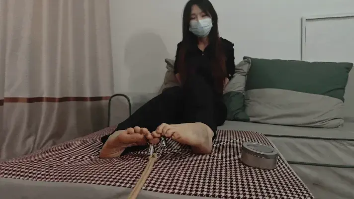 《GD绳束》Megatron定拍 模特桃桃 脚指铐手铐 挣脱 最后有采访感受（迎国庆 国庆期间定拍享优惠 ） 《GD绳束》Megatron定拍 模特桃桃 脚指铐手铐 挣脱 最后有采访感受<br>✅迎国庆 国庆期间定拍享优惠 <br>✅所有的模特都是为真实M,只做真实调教。<br>✅定拍、原味、原味道具等其它业务咨询请加QQ表明来意。<br>✅定拍特惠 欢迎来咨询<br>✅有什么适合的衣服 也可以私信我。<br>✅另外，诚心高薪招聘模特，有诚意私聊详谈，希望同好提出宝贵的意见，我们会努力改正。<br>✅解压密码：GD123<br>✅加QQ前表明来意。<br>QQ:878055319<br>GD绳束备用QQ号:3175709365