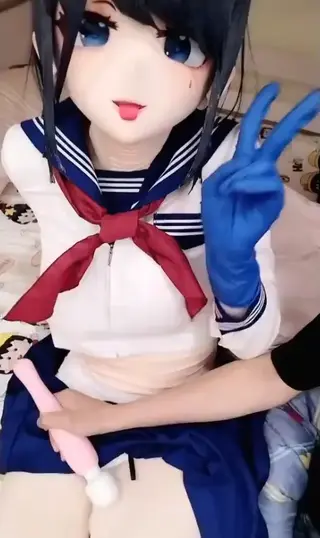 kigurumi帽子米塔JK水手服棒棒play 素体娃娃身着肉色全包紧身衣并头套米塔头壳，外搭女高JK水手服长裙子被主人用棒棒刺激到达强高潮顶点...仔细发现棒棒被紧身衣紧紧包裹在大腿一侧...<br>素体の人形は肉色の全身タイツを着て、頭にメートルタワーの頭の殻を着て、外に女子高JKの水夫の長いスカートを掛けて主人に棒で刺激されて強いクライマックスの頂点に達した。..棒がタイツで太もも側にしっかりと包まれているのをよく見つけた。..<br>The nude doll was dressed in a flesh colored full body tight fitting suit with a Mita head shell, and was paired with a female high JK sailor long skirt. The owner stimulated her with a stick to reach the climax Upon closer inspection, it was discovered that the stick was tightly wrapped around one side of the thigh by a tight fitting garment ..<br>#kigurumi#kig#zentai#fetish#mask#doll#futanari<br>#玩偶装#全包紧身衣#恋物#面具#人偶#全身连体衣#扶他#扶她#伪娘#小男娘<br>#キグルミ#全身スーツ#フェティッシュ#マスク#ドール#着ぐるみ#全身タイツ#ゼンタイ<br>#rubber gloves#miside#JK#sailor suit<br>emii