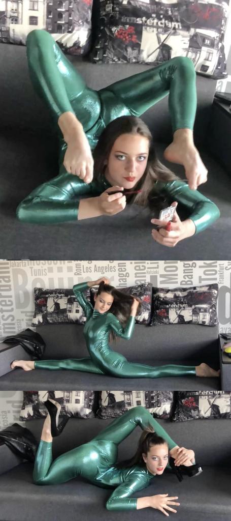 My new shiny catsuit 搬一波经典的系列，250部，肝了很久，整个人都肝麻了，终于能在五一假期给大家献上了。<br><br>该系列简称W4F，内容繁杂，元素丰富。<br>涉及各种恋物的方向 —— zentai、胶衣、丝袜、体操服、柔术、一字马、女同、男女、SM调教等等。<br><br>预览图做的很全面，大家购买时参考预览图就好了。<br>量太大了，所以文案就不写了，预览15秒也不选了，请海涵见谅。<br><br>还望大家多多支持捧场，祝大家五一节日快乐。<br><br><br><br><span style='color:#b0b0b0;'>[隐藏文字，购买后可见]</span>