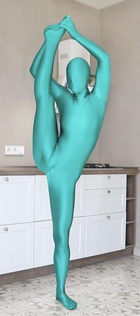 Naked contortion in zentai 搬一波经典的系列，250部，肝了很久，整个人都肝麻了，终于能在五一假期给大家献上了。<br><br>该系列简称W4F，内容繁杂，元素丰富。<br>涉及各种恋物的方向 —— zentai、胶衣、丝袜、体操服、柔术、一字马、女同、男女、SM调教等等。<br><br>预览图做的很全面，大家购买时参考预览图就好了。<br>量太大了，所以文案就不写了，预览15秒也不选了，请海涵见谅。<br><br>还望大家多多支持捧场，祝大家五一节日快乐。<br><br><br><br><span style='color:#b0b0b0;'>[隐藏文字，购买后可见]</span>