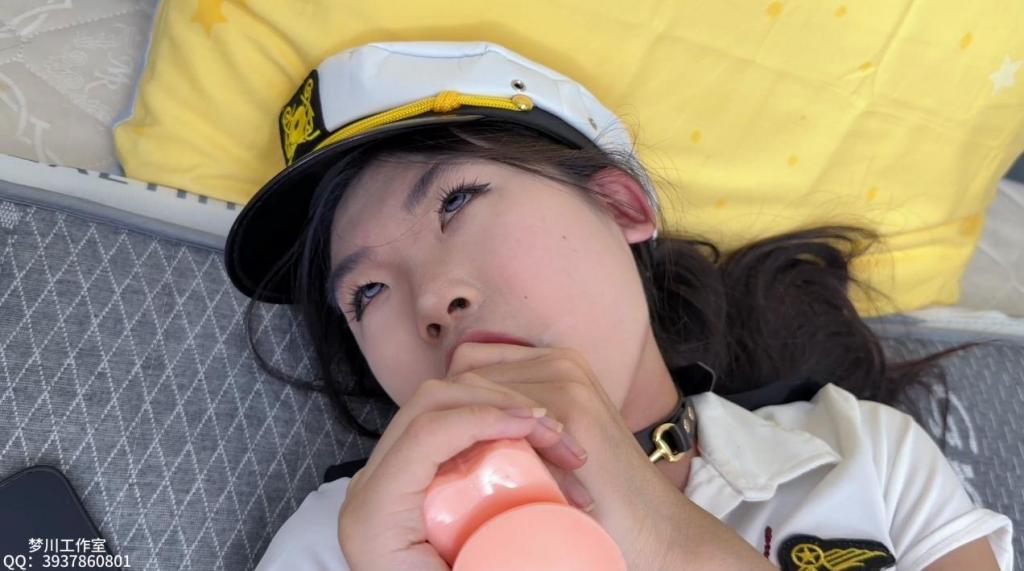 【收缩项圈】遥控器 假yj 空军制服 【梦川定拍】<br>雯雯下班后找到嘞掐视频准备自己好好享受一下 觉得不够过瘾 找到了假yj和项圈来增加感觉<br><br>工作室接各种定拍 和线下约绳（同好可体验）<br>工作室QQ:3937860801（加好友请备注来意） 定拍只接绳艺捆绑＋轻调教，不接太大尺度，违规露点露出，色情内容，重口 出售原味