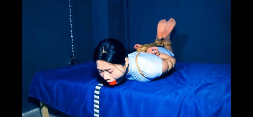 胜景影视定拍 牢房逃脱游戏 工作室：胜景影视（私人定拍）<br>剧情：模特小芳来到牢房进行逃脱，并且进行三项测试的逃脱<br>申明：本视频为个人定拍，拥有个人版权