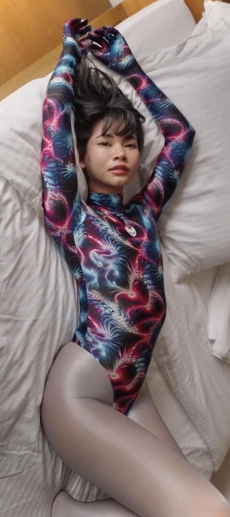 2024-09-28 Rei in UV Leotard and Hiro's Silver Lightning Pantyhose 宝藏收藏向，Hiro Gato系列，又是一年没更了，最近更一下。<br>真爱粉们久等了呀！<br><br>宝藏写真系列，专拍 zentai   体操服   丝袜。<br>衣服材质棒，拍摄的手法干净清爽，出镜的女孩们都超级赞。<br>赏心悦目的同时，又可以当成L管神片来用。<br>整个系列很具有收藏意义，欢迎大家挑喜欢的冲起。<br><br><span style='color:#b0b0b0;'>[隐藏文字，购买后可见]</span>