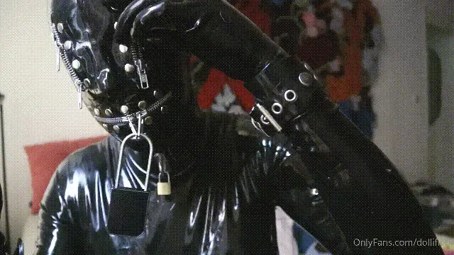 Kaya （Oct 12, 2024） 出自:dollified<br>We just did a rubber gasmask shoot in the dungeon yesterday, and more shoots on the calendar with friends and partners down the line, but for now please enjoy this session of mask zippers and locks:<br><br>This was recorded in Amsterdam after a sex party - at this point I have been wearing latex for nearly 10 hours straight and the morning sun is rising, hehe