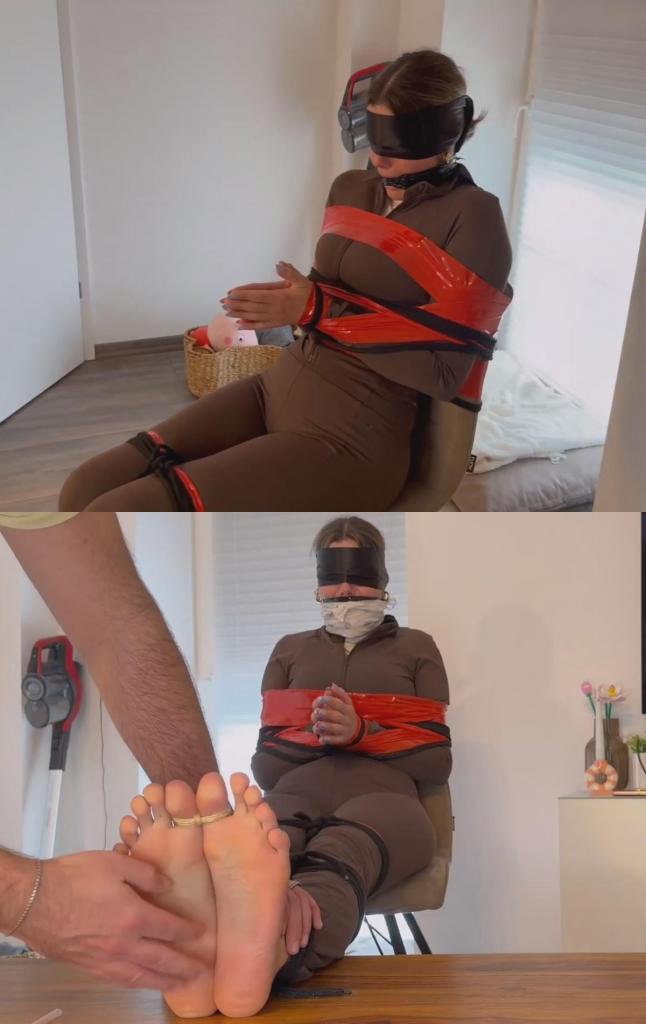 Extreme 4 layer gagg Challenge and chair tied for sweet german girl 今天，我被牢牢地绑在椅子上——先用红胶带，再用绳子捆住。我的大脚趾也被绑在一起。更糟糕的是，我还被塞了个很重的口塞。首先，一只脏兮兮的白袜子被塞进我的嘴里。然后在上面贴上医用胶带，形成一个开口口塞。接着是黑胶带。之后，又在我的嘴上贴了一层胶带，最后用头巾包住。这样一来，总共有四层口塞。有人挠我痒，我挣扎着，呻吟着。我完美柔软的脚底被展示出来。Today, I am being tied very securely to a chair—with red tape, and ropes over that. My big toes are bound together as well. To top it off, I have a very extreme gag. First, a dirty white sock is stuffed into my mouth. Over that goes medical tape, acting as a cleave gag. Then comes black tape. Later, another layer of tape is applied across my entire mouth, followed by a bandana. That makes for four layers of gagging in total. I am being tickled, and I struggle and moan. My perfect, soft soles are put on display.