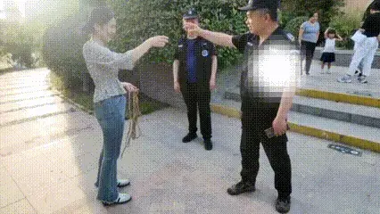 挑战刺激 恐惧的内心 多次挑战陌生人的捆绑  最刺激的户外陌生捆绑，找陌生人把我绑起来，问了十几个人，只成功了三次，模特还绑了陌生人一次，真的太好玩，太刺激，内心说不出来的感觉，兴奋到了极点，本工作室提供绳艺捆绑模特服务、体验女绳师捆绑服务、体验长时间囚禁服务、绳艺教学培训、专业麻绳销售、作品私人定制、模特原味丝袜出售等，另外本店招募同好合作伙伴。定拍约拍。v:a156185529<br>QQ156185529<br>解压密码168168