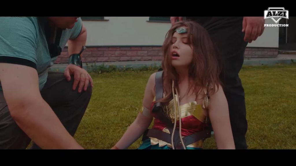 Wonder Woman Defeated - Season 3 Episode 5 Superheroine Wonder Woman defeated by her enemy. <span style='color:#b0b0b0;'>[隐藏文字，购买后可见]</span>
