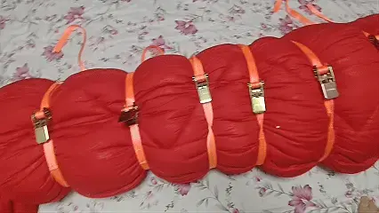 包裹绑床一天是什么样的？ 用厚厚的棉被包裹起来.密密麻麻的捆绑在床上固定一天...小奴是什么反应？
