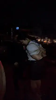 女贼小朵的定拍转公映 女贼小朵私闯民宅翻箱倒柜。寻找财务。真好被男主和他的小伙伴抓个正着。先是把小朵一顿捆绑。小朵剧烈挣扎居然让她解开了绳子。打算逃跑。又被男主揪着头发抓了回来。绑在了椅子上。然后警告她别费力逃跑了。不然就往死里绑。然后在强纤，女贼在椅子上疯狂挣扎/这下绑的逃脱不开了。然后小伙伴拿出了麻绳把女贼勒脖子，威胁着女贼今天非勒死你不可，不过要先奸了再说，然后把女贼爽了之后，用手里的麻绳勒死了过去。抗着女贼仍到后背厢‘抛到了荒郊野外’<br>工作室坐标浙江湖州:<br>解压密码:2458680476<br>解压网盘文件视频更高清<br>✔工作室有常驻女绳师。欢迎客户来体验被绑！男女cd都可以。<br>定拍、约拍、绳艺体验、介绍江浙沪的低价绳模,介绍江浙沪的女s,也欢迎在江浙沪的小姐姐们过来体验绳艺，工作室长期诚聘模特感兴趣的小姐姐欢迎咨询！<br>✔✔为了方便各位同好约绑，工作室最新推出了一个非常详细的约绑教程。里面有非常详细的从零基础开始教大家如何认识妹子，如何与妹子沟通等等。非常的实用，有兴趣的各位同好加qq2458680476手把手教你100%<br>能让你成功约绑附近妹子，<br>出售原味丝袜，原味口球等，有<br>兴趣可以咨询。<br>✔联系方式:qq2458680476<br>VX:wianyanbanxia<br>欢迎同好可以一起交流学习，有兴趣的朋友也可以提供服装和道具以便于视频拍摄。另外招募江浙沪的摄影合作伙伴 ，