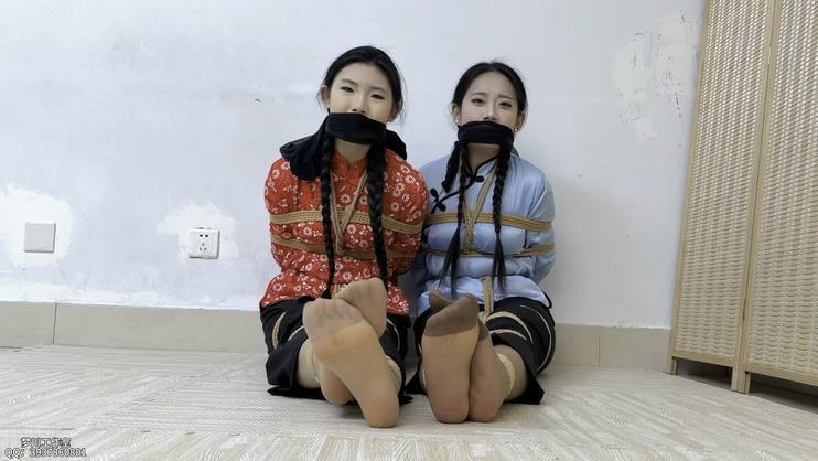 【梦川定制】裤里丝村姑捆绑放置 梦川工作室定拍，工作室拍摄认真，态度负责，沟通顺畅，模特表演投入，定拍联系方式：3937860801