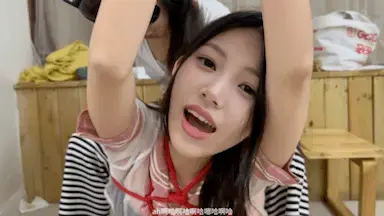 限时特惠【MUMUZI】【我的AI剧场】【大型剧情片】【邪恶的女画家三】 没想到你是一个阴阳人！被主人痛苦折磨 第三集：原来你是阴阳人<br>模特被画家训练成乖乖的小猫~给模特喂食逗模特小猫~给模特指令：坐、蹲、爬、站、叫~见模特非常听话画家让模特趴下把模特体内的跳蛋拿出来~啊~的一声跳蛋取出，画家把跳蛋<br>拿到模特面前给模特看看跳蛋上的粘液让模特乖乖听话否则再次塞入模特体内~模特见画家转过身去把跳蛋放好时，站起过去想勒住画家脖子向着画家要害抓去惊讶的发现画家居然是个阴阳人！！！！<br><br>PS：下载后～输入解压码mmzi解压打开zip在次输入mmzi<br><br>***在线视频720P  网盘原视频1080P***<br><br>❥ MUMUZI工作室 专做女女的工作室 收藏加关注 追番不迷路<br>❥ MUMUZI首页作品https://www.linzijun.app/@MUMUZI<br>❥ 联系方式  QQ<span style='color:#b0b0b0;'>[隐藏文字，购买后可见]</span> 非诚勿扰 小姐姐脾气不好     <br>❥ MUMUZI业务范围：订拍  原味 等全面综合业务<br><br>原味出售：模特拍摄穿的丝袜、嘟嘴丝袜、袜子，内裤、服装、口水、道具等原味都可出售质量保证<br><br>注：链接失效 如遇到问题  请联系客服或私信我们第一时间处理 放心购买 感谢支持<br>感谢大家对我们原创视频的支持，感谢大家的喜欢～<br>可以留言提意见，我们都会回复哦～