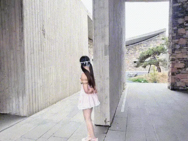 「小狗の饲育日记」粉嫩出场，偶然发现超美建筑群，双马尾小狗快乐亿下 原创不易，请勿转载，在此拜谢了！<br>记录真实调教的日常，X：@Diary_puppyrear<br>高清版本需在网盘中下载，文件大小：6.37G<br>解压密码：syrj，解压两次后改后缀mp4，请不要直接在网盘中解压打开