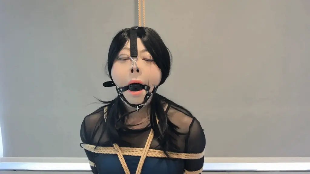 【爱绳绳艺】风韵犹存的伪娘紧缚放置，包含元素：捆绑放置，灌肠，失禁，口水地狱，震动阳具，震动棒，强高 【爱绳绳艺】风韵犹存的伪娘紧缚放置，包含元素：捆绑放置，灌肠，失禁，口水地狱，震动阳具，震动棒，强高<br>模特：樱桃（伪娘）<br>新成立的工作室，坐标上海，工作室接线下约玩、剧本定拍等服务<br>联系方式：QQ2408842900<br>添加后缀.7z解压，解压后添加后缀.mp4即可正常观看