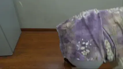 晓楠债务危机 模特：晓楠，服装：旗袍 灰丝，微剧情：晓楠在家碰到债主上门要债，晓楠想要债主宽限还款时间，债主需要晓楠按他要求完成一些任务，晓楠答应后，先是被带上手铐脚镣，随后又被绑在桌边戏弄，最后被海老缚放置在床上，不断挣扎，却无济于事.....[展示的隐藏文字]百度云解压：XN420PS[展示的隐藏文字]<br>先下载，把文件后缀名修改为zip，然后解压，解压两次<br>公告：Q：1482120184定拍咨询，接知名动漫游戏cos定拍，（支持版权买断，独享，小剧情定拍等）长期招募女绳模，无事勿加加了也不会通过，加好友备注来意！定拍只接绳艺捆绑！不玩推，不上推!有兴趣的朋友也可以提供服装以于视频拍摄。