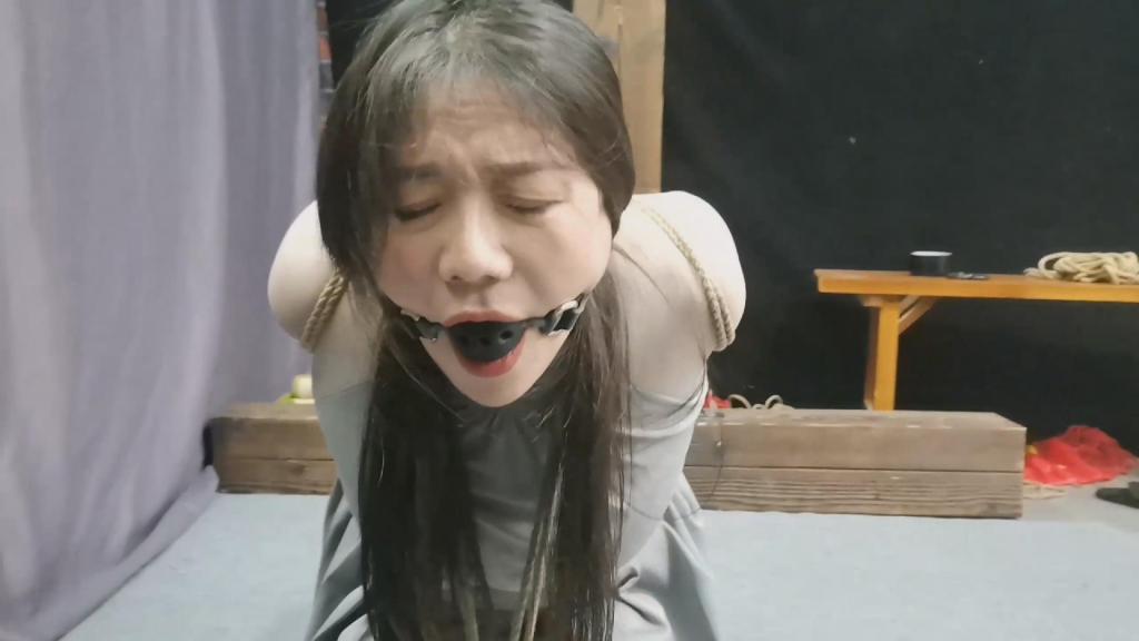 定拍：李然紧缚折磨 李然被欧式直臂紧缚，股绳膝盖脚踝紧缚折磨。。。喜欢的老板可以定拍啊，qq2332635397<span style='color:#b0b0b0;'>[隐藏文字，购买后可见]</span>