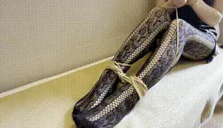 新人【妍妍】预告片咯， 第一次拍摄绳艺调教， 接定拍,出原味,接线下, QQ:3825878100