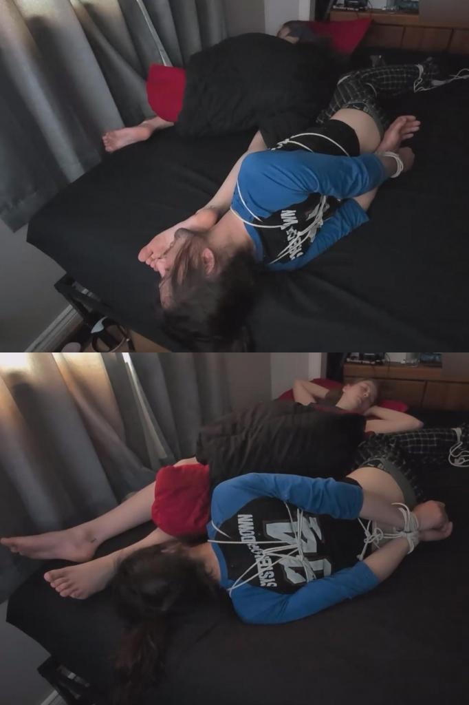 Spending the night in bondage 我们这里有一段特别的视频。<br><br>我不想停止玩 PlayStation，而 Kim 想睡觉了。<br><br>她决定把我绑起来，让我和她一起睡。<br><br>手腕、脚踝和膝盖都被绑在一起，脚踝被固定在床上。<br><br>这段视频是即兴拍摄的，展现了我们关系中的捆绑元素。<br><br>PS：一段搞笑的片段，记录了 Kim 从噩梦中惊醒的过程。We have a different kind of video here.<br><br>I didn't want to stop playing on the PlayStation and Kim wanted to go to bed.<br><br>She decides to tie me up and make me go to bed with her.<br><br>Wrists ankles knees tied together and ankles secured to bed<br><br>This video was unplanned and a look into bondage in our relationship.<br><br>PS funny footage of Kim shooting awake from a nightmare she was having
