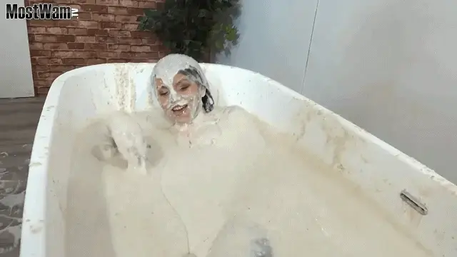 Porridge Bath Punishment Corrine 【中文湿身系列】我已经请科琳到办公室讨论珍妮特和她工作后留下的一些烂摊子。我决定唯一的办法就是把科林从头到脚都裹在厚厚的粘稠粥里。I have asked Corrine into the office to discuss some mess left after Janet and her were working. I decide the only way to deal with it is to cover Corrine from head to toe in thick gooey porridge.