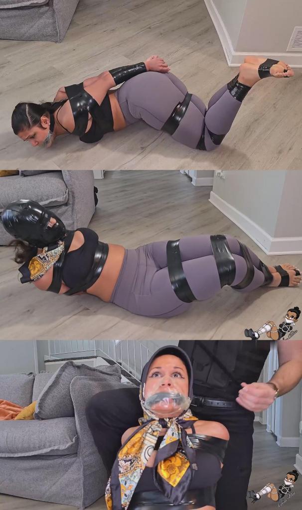 PreBondage Gives Calisa A Tape Facial with BTS 卡莉莎慢跑回家，却发现自己陷入了意想不到的困境！她被人从背后抓住，用PVC胶带紧紧捆绑起来！她一脸茫然，但当入侵者进来取下她嘴里的泡沫垫和球形口塞时，他用手捂住她的嘴，让她无法提问！他把内裤塞进她的嘴里，不仅绑住了她的嘴，还用透明的冰球胶带把她下半张脸都缠了起来！卡莉莎非常生气。她呻吟挣扎，但无济于事。那人回来继续他的“游戏”，给卡莉莎戴上头巾，并用PVC胶带固定！但这还没完……卡莉莎的脸被彻底“木乃伊化”了。胶带封住了她的眼睛、冰球胶带，甚至连脖子也缠了起来。只有鼻子完好无损，卡莉莎无助、失明、失聪……但至少她还能呼吸！<br><br>幕后花絮：在捆绑前最后移除全脸绷带和其他所有束缚物。天哪，那胶带也太粘了吧！Calisa returns home from a jog and finds herself in a very unexpected predicament! She's grabbed from behind and bound with tight PVC tape! She's so confused but when the intruder comes in to remove the microfoam and ballgag, he hand gags her so she can't ask any questions! He stuffs panties in her mouth and not only ties a cleave but also applies a full mask of clear hockey tape to the whole lower half of her face! Calisa is NOT amused. She moans and struggles but there's no escape. The man returns and continues his game adding a headscarf over Calisa's head and securing it with PVC tape! But that's not all.... Calisa has her full face MUMMIFIED. Tape covering her eyes, the hockey tape and even her neck. With only her nose left untouched, Calisa is helpless, blind and deaf... but at least she can breathe!<br><br>Behind the Scenes of Prebondage removing the full-face wrap and everything else at the end. Man, that was some STICKY tape!