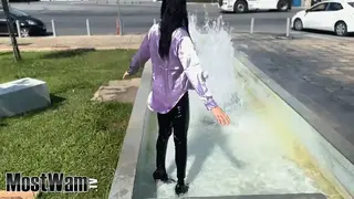 喷泉中玩水 点个关注不迷路！