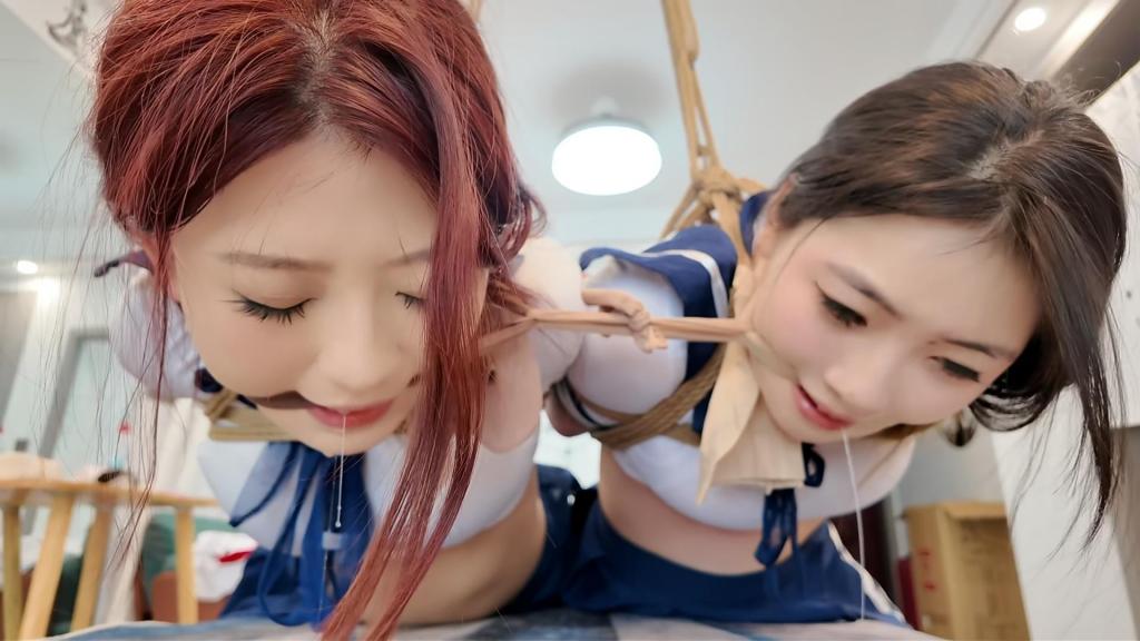 双吊姐妹花 李大侠原创、姐妹花贝贝和晓琴一对小活宝，被半吊到茶几上，口球堵嘴，丝袜勒嘴，丝袜堵嘴，贝贝被吊的哭的稀里哗啦，妆都花了，把晓琴笑的不行不行的...她们两个太好玩了，本工作室提供私人定制绳艺视频、定制绳艺体验、约拍模特、牢房体验、私人定制体验、剧本体验、出售配方麻绳、原味、另外招募绳艺模特、视频统一解压密码h123456 定拍联系QQ1642384671加我注明妖狐吧，需要解压两次，密码一样