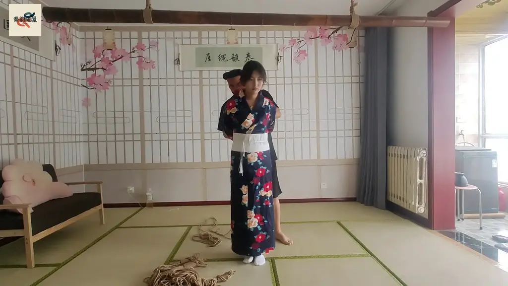 秦韵绳屋 日常练习（玖儿） 日常捆绑练习~<br>本片经过模特知情同意进行拍摄，无任何真实暴力发生。<br>秦韵绳屋祝大家：马年行大运，发大财。<br>业务QQ：1937963514，可接定拍，约拍，线下体验，欢迎骚扰。<br>解压密码：qinyun