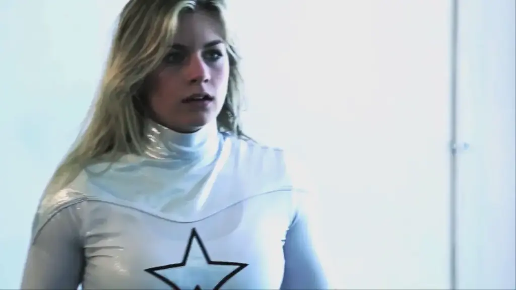 HL | Return to Darkness During an Agency mission against a new CyBot, our super heroine Allura is kidnapped by a Doctor who has an ulterior motive for her which is to lead her along the path she was destined for. However, the Black Queen wants the power of her ring and Amoeba wants a re-match. Will they get what they want?...