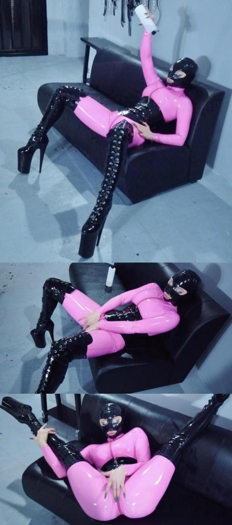 Rubber Dru in Pink Latex Catsuit 1——<br>这个系列之前原创区那边受限于供货方要求，价格搞得很贵，让很多朋友们爱而不得。<br>这次直接搬运区用合理的价格让大家好好的爽一爽。<br>买之前仔细甄别一下，买过的就不要再买了，没买过的就狠狠冲吧。<br><br>2——<br>此次更新量大，工作量超标。<br>大家参考预览图肯定能看懂的。所以文案就不哆嗦了，预览15秒也瞎选了。<br>更新期间造成的刷屏，请大家海涵。<br><br><span style='color:#b0b0b0;'>[隐藏文字，购买后可见]</span>