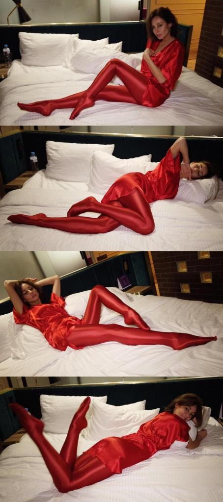 Red Silk and Red Spandex 1——<br>这个系列之前原创区那边受限于供货方要求，价格搞得很贵，让很多朋友们爱而不得。<br>这次直接搬运区用合理的价格让大家好好的爽一爽。<br>买之前仔细甄别一下，买过的就不要再买了，没买过的就狠狠冲吧。<br><br>2——<br>此次更新量大，工作量超标。<br>大家参考预览图肯定能看懂的。所以文案就不哆嗦了，预览15秒也瞎选了。<br>更新期间造成的刷屏，请大家海涵。<br><br><span style='color:#b0b0b0;'>[隐藏文字，购买后可见]</span>