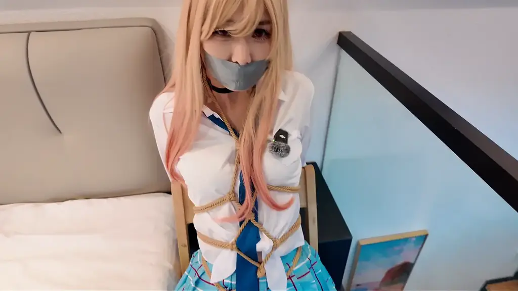 【Chrisgag cosplay系列】 Chrisgag cosplay系列 喜多川海梦陷入绑架危机<br>喜多川海梦在家中无聊，却被坏人入室绑架，麻绳捆绑胶带封嘴，绑匪更换多种捆绑方式玩弄喜多川海梦致的沉浸式胶带封嘴挣扎纯享，快来帮帮喜多川海梦<br>定拍qq：3979576715 vx：ChrisYu9901