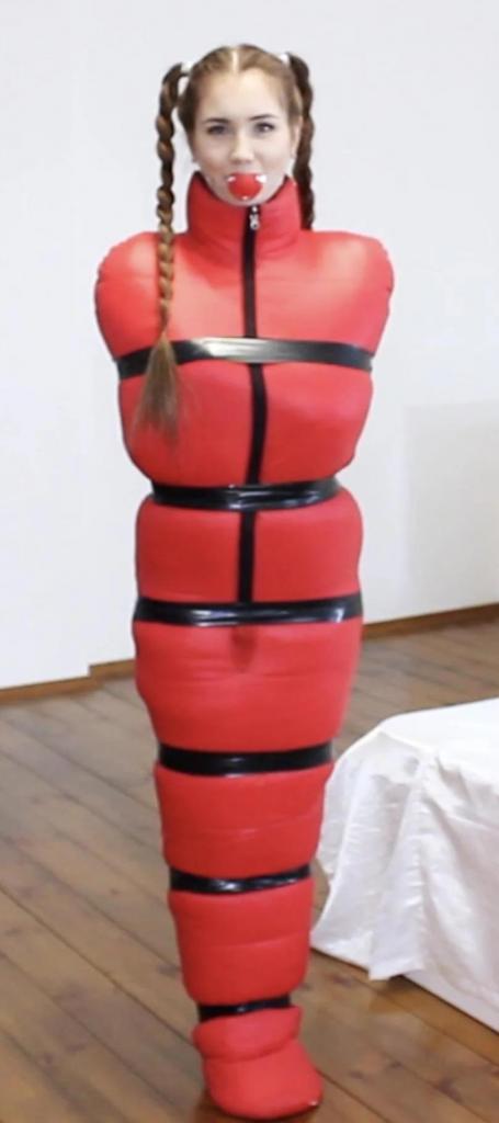 Mary in Red Sack with Black Tapes 1——<br>这个系列之前原创区那边受限于供货方要求，价格搞得很贵，让很多朋友们爱而不得。<br>这次直接搬运区用合理的价格让大家好好的爽一爽。<br>买之前仔细甄别一下，买过的就不要再买了，没买过的就狠狠冲吧。<br><br>2——<br>此次更新量大，工作量超标。<br>大家参考预览图肯定能看懂的。所以文案就不哆嗦了，预览15秒也瞎选了。<br>更新期间造成的刷屏，请大家海涵。<br><br><span style='color:#b0b0b0;'>[隐藏文字，购买后可见]</span>