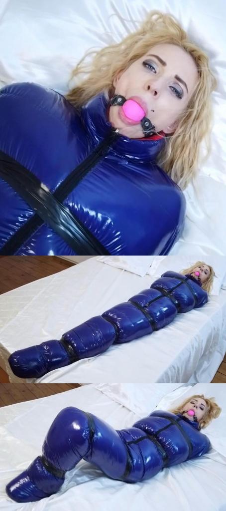 Kate in Blue Sack with Black Tapes 1——<br>这个系列之前原创区那边受限于供货方要求，价格搞得很贵，让很多朋友们爱而不得。<br>这次直接搬运区用合理的价格让大家好好的爽一爽。<br>买之前仔细甄别一下，买过的就不要再买了，没买过的就狠狠冲吧。<br><br>2——<br>此次更新量大，工作量超标。<br>大家参考预览图肯定能看懂的。所以文案就不哆嗦了，预览15秒也瞎选了。<br>更新期间造成的刷屏，请大家海涵。<br><br><span style='color:#b0b0b0;'>[隐藏文字，购买后可见]</span>