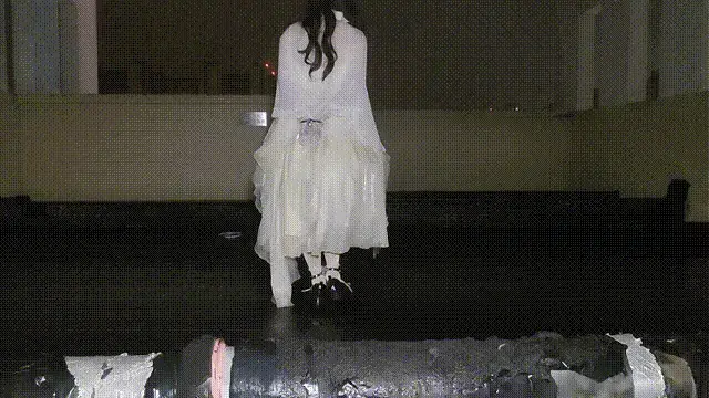 小南娘雨夜天台淋雨自缚 结束后裙子头发裙撑全都湿了，绳子也湿了，不过雨天挺好的，穿得多也不会那么热<br>坐标无锡，有同好欢迎交流，q2841461348<br>一个人拍摄太难了，想找个固定搭子