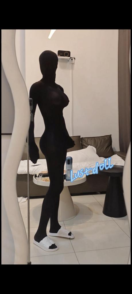 变成双层丝袜全包娃娃zw 这次lust变成了双层丝袜全包娃娃 好久没玩这种丝袜全包了 主要是因为感觉手不方便 但是这种丝袜全包确实很瑟呢 lust先是黑丝全包打底 然后穿上肉色马油丝袜全包 丝袜的触感真的很舒服 雌根非常兴奋 为了保证接下来享受丝袜全包 lust带上了cb锁 有人喜欢主人的大蛋蛋吗 嘿嘿嘿 然后带上金属项圈 带上束腰 勒的自己喘不过气 可是身材曲线真的会特别好 好喜欢！ 然后用震动棒震cb锁 好舒服呢 骚狗狗要和主人一起玩吗？希望大家喜欢！ 感谢大家支持！x：@Dream_magicdoll