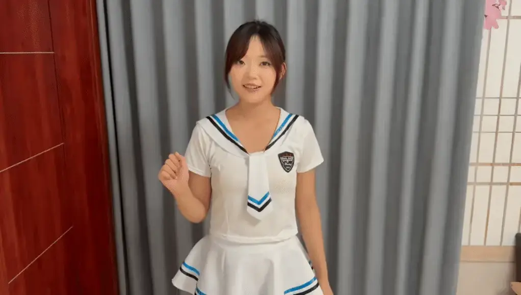秦韵绳屋 变态哥哥教育妹妹 本片为网友自导，自演，自拍剧，虽然由于第一次拍，拍摄手法有待提高，但不失为一部好剧...<br>特别鸣谢天师浮名小伙伴，另外已和小伙伴约定本剧收益全归模特，所以希望大家多多支持。<br>本片经过模特知情同意进行拍摄，无任何真实暴力发生。<br>秦韵绳屋祝大家：马年行大运，发大财。<br>业务QQ：1937963514，可接定拍，约拍，线下体验，欢迎骚扰。<br>解压密码：qinyun