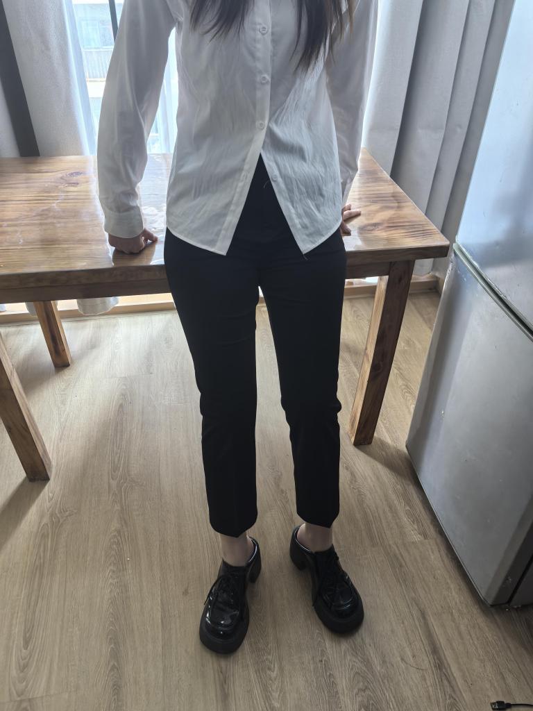 《开发幼师中》经过上次的户外押解，幼师回家之后意犹未尽，再次联系我，深入体验，决定继续开发，日式跪趴桌子上，马具口球，啵啵贝强高，sp，tk 本片经过模特知情同意进行拍摄，无任何真实暴力发生。定拍，体验，招聘模特，加2475353818
