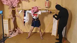 【时绳工作室】||《崩坏星穹铁道—绯樱/绯英—cos（一）（预告）》女孩子！ 接受特殊训练的绯英！双臂被紧紧拘束在竹子上，双腿被使用绳子大大分开分开，腋下，腰部，胸部都是必须训练的部位，针对私密部位的 本期视频为绯英/绯樱第一期的预告，正片将于周五发布。正片视频价格首周22钻（之后为26），敬请期待后续！！！并打算将之前的视频做成合集并限时优惠，并陆续发布，敬请期待，<br>服装：崩坏星穹铁道—绯樱/绯英—cos（另外原味胖次和袜子出售，接定拍，定制原味，之后也会开展女s等业务）<br>本期内容：【竹缚 强制开腿 tk腋下腰部 虐乳 脱裤袜 抚摸下体 跳弹 震懂棒 股绳勒阴 绳结来回摩擦阴部 郊狼电击】<br>剧情：绯英为了提升自己的体力，接受黑衣人的特殊训练，针对敏感部位进行刺激和调教，让绯英小姐可以应对更多突发情况，但是绯英小姐完全没有想到仅仅只是第一次的训练就让自己几乎快要忍受不了，双臂被紧紧拘束在竹子上，双腿被使用绳子大大分开分开，腋下，腰部，胸部都是必须训练的部位，针对私密部位的训练更为残酷，抚摸，跳弹，震懂棒，郊狼电击，踮脚股绳吊勒阴，就算绯英拼命忍受也无法避免发出各种可爱的声音！！！<br>本期内容观感非常好！绝对超赞！！！日式背景符合绯樱角色设计，贴合角色，模特小姐姐十分可爱，少女身材完美适配角色，身体的每一寸皮肤都无比的完美，（甚至都能做人体宴会了，如果有老板想看的话），绳子狠狠勒阴是真的涩情，只可惜太痛苦了，不能长时间折磨哈哈哈，模特小姐姐长期接定拍等业务，大家想看什么都可以说哦。之后如果有能力就会周更，每周二发布预告视频，周五发布正片视频，感谢大家支持！！！<br>如果您喜欢我的原创作品，请购买正品支持创作者，创作不易，有您的支持，才能够创作更多作品本人在妖狐吧两个账号:时绳原创（发布女生)，时绳工作室（发布男娘)<br>目前运营业务:线下约绳体验，线下女s调教，视频定拍，原味衣物定制，约稿，<br>附女生服装目前众筹计划:<br>约会大作战-狂三灵装(预计众筹资金600)<br>巴啦啦小魔仙-美雪 雅雅（预计众筹资金：美雪700，雅雅：700)<br>崩坏星穹铁道-大昔涟(预计众筹资金800)<br>绝区零——艾莲乔（预计众筹资金800）<br>道具-啵啵贝（资金200，模特好不容易同意了，希望有老板多多支持！！）<br>感兴趣的老板请添加联系方式众筹，感谢您的支持，<br>