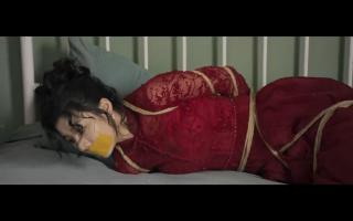 《黑白决》绑架片段集锦 这部的料可太多啦，女主第二集就被绑架，十三集才被救。中间好几次差点被救，又被抓回去。这小嘴是封了又堵，堵了又封，精彩精彩！感谢AAA同好的指路！